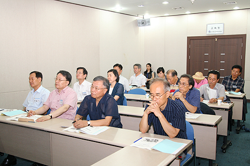 “2011년 제2차 전문직 은퇴자 사회참여 활성화를 위한 간담회” 개최